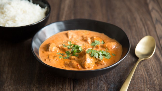 Indisches Butter Chicken in würziger Tomate-Sahne-Soße  Indisches Butter Chicken in würziger Tomate-Sahne-Soße
