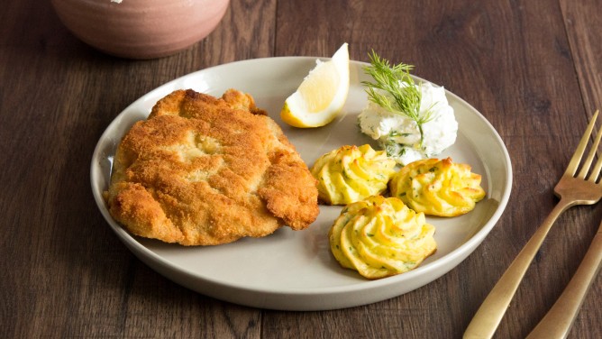 Klassisches Cordon Bleu mit leckeren Herzoginkartoffeln Klassisches Cordon Bleu mit leckeren Herzoginkartoffeln