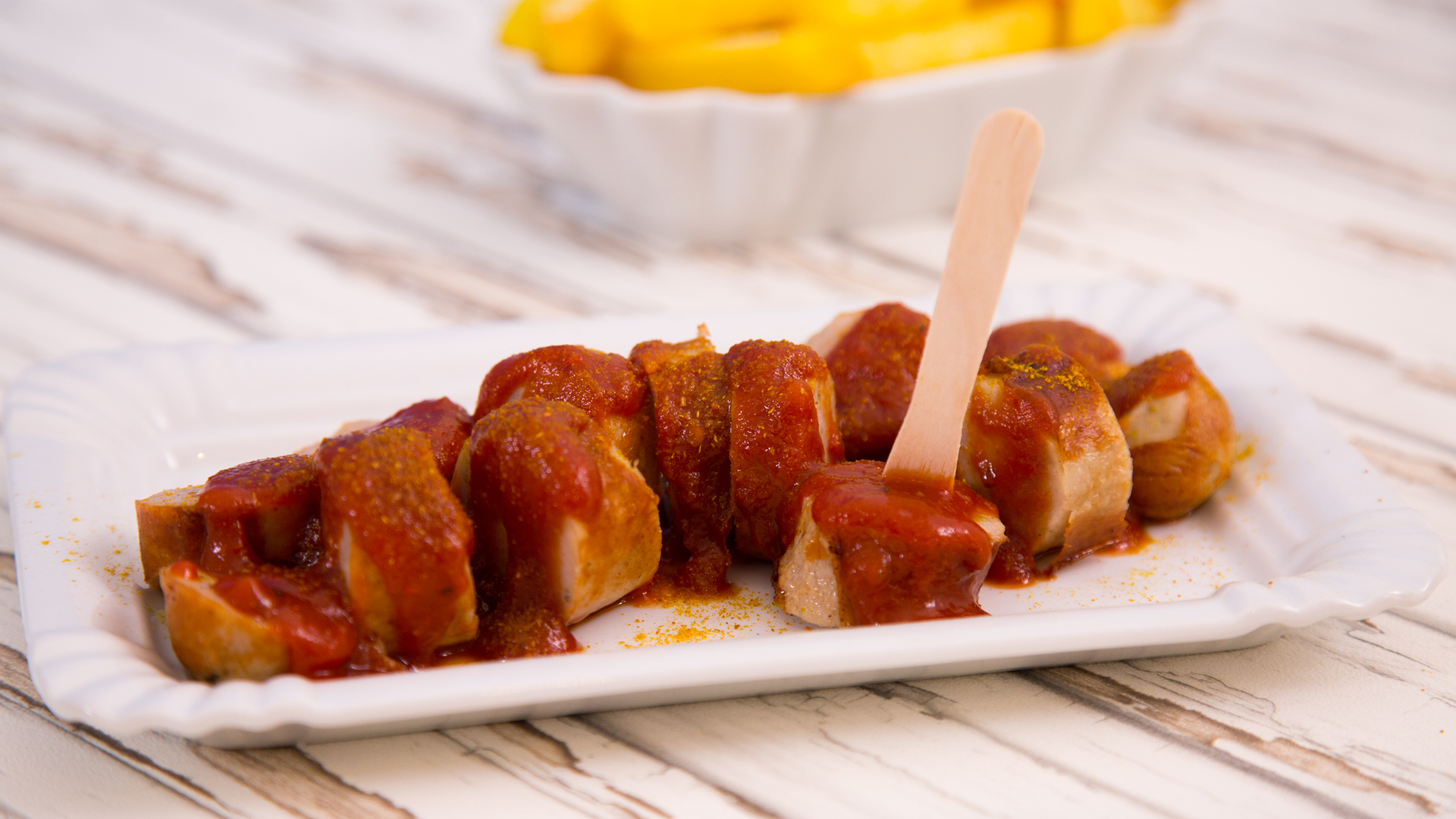 Currywurst mit fruchtigscharfer Currysauce