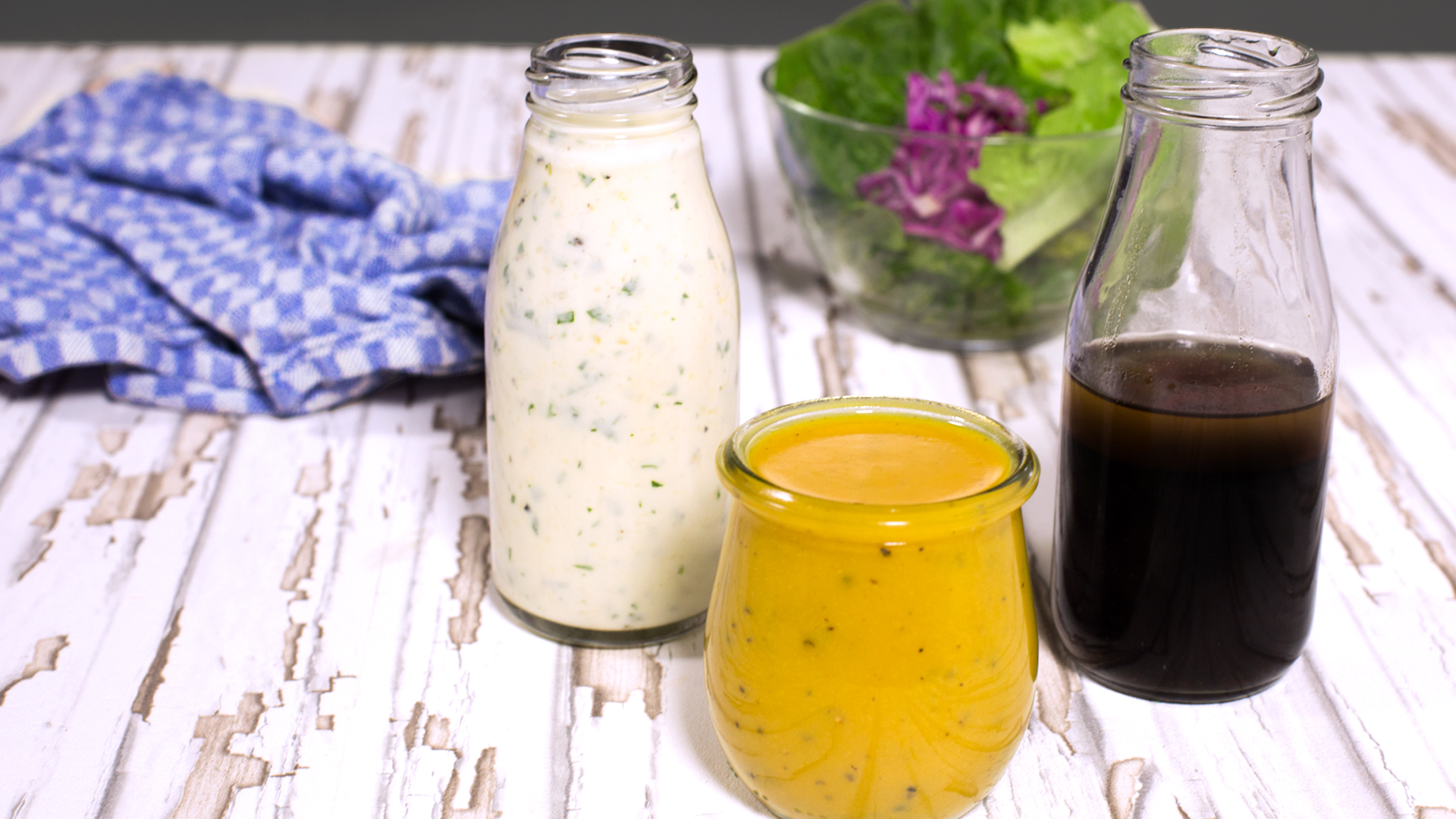 Salat-Dressing in drei Varianten