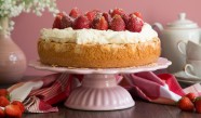Erdbeerkuchen mit Mascarpone-Sahne-Creme und Mandeln Erdbeerkuchen mit Mascarpone-Sahne-Creme und Mandeln