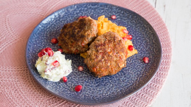 Frikadellen mit Süßkartoffelpüree Frikadellen mit Süßkartoffelpüree