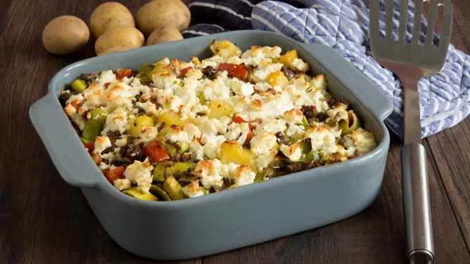 Kartoffel-Hack-Auflauf mit Lauch, Sahnesoße und Feta Kartoffel-Hack-Auflauf mit Lauch, Sahnesoße und Feta