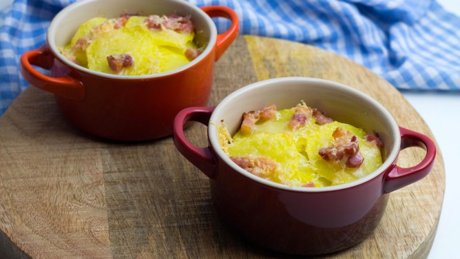 Kartoffelgratin mit Speck und sahniger Sauce Kartoffelgratin mit Speck und sahniger Sauce