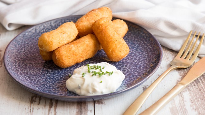 Selbstgemachte Kroketten mit leckerem Quark-Dip Selbstgemachte Kroketten mit leckerem Quark-Dip