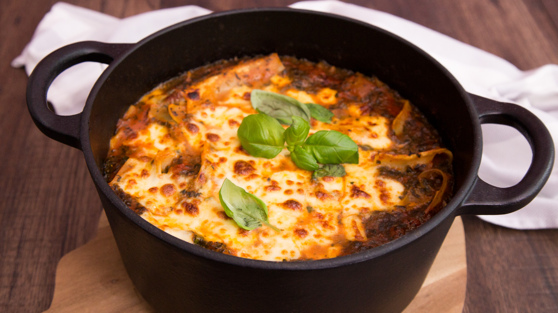 Vegetarische Lasagne-Suppe mit Mozzarella &amp; Spinat