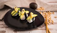 Nigiri-Sushi mit Frischkäse, Erdnuss & Sesam Nigiri-Sushi mit Frischkäse, Erdnuss & Sesam