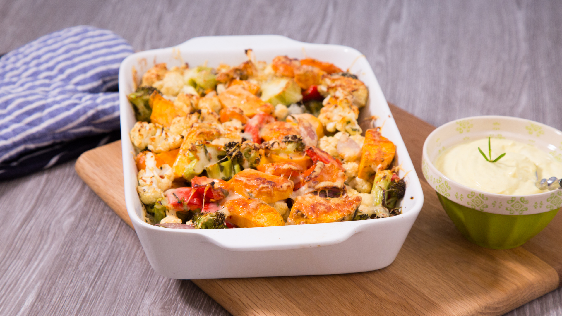 Fitness-Food: Ofengemüse mit leckerem Curry-Dip