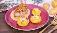 Schweinemedaillons mit Walnusskruste und Kartoffelgratin