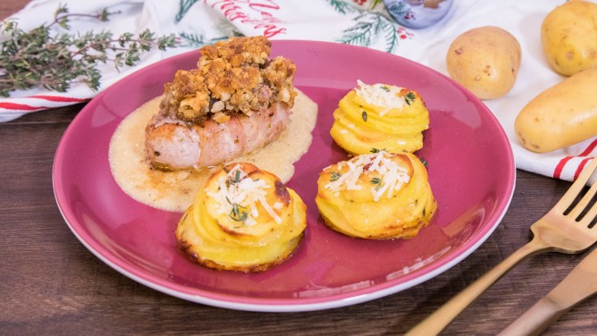 Schweinemedaillons mit Walnusskruste und Kartoffelgratin Schweinemedaillons mit Walnusskruste und Kartoffelgratin