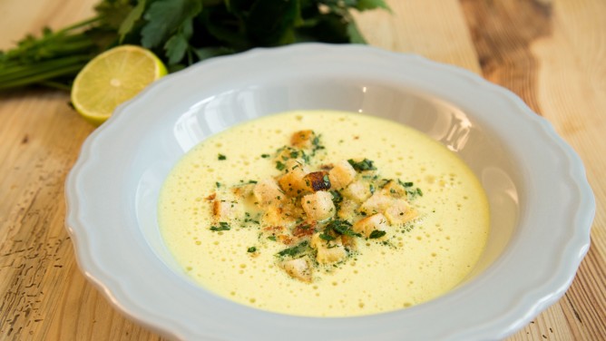 Spargel-Suppe mit Curry
