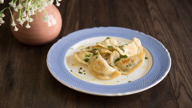Selbstgemachte vegane Piroggen nach polnischer Art Selbstgemachte vegane Piroggen nach polnischer Art