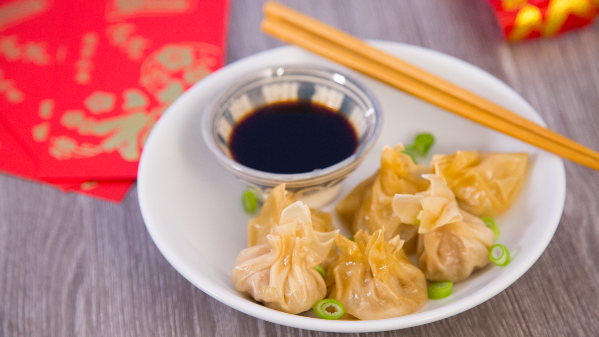 Jiaozi: Chinesische Dumplings mit Schweinefleisch